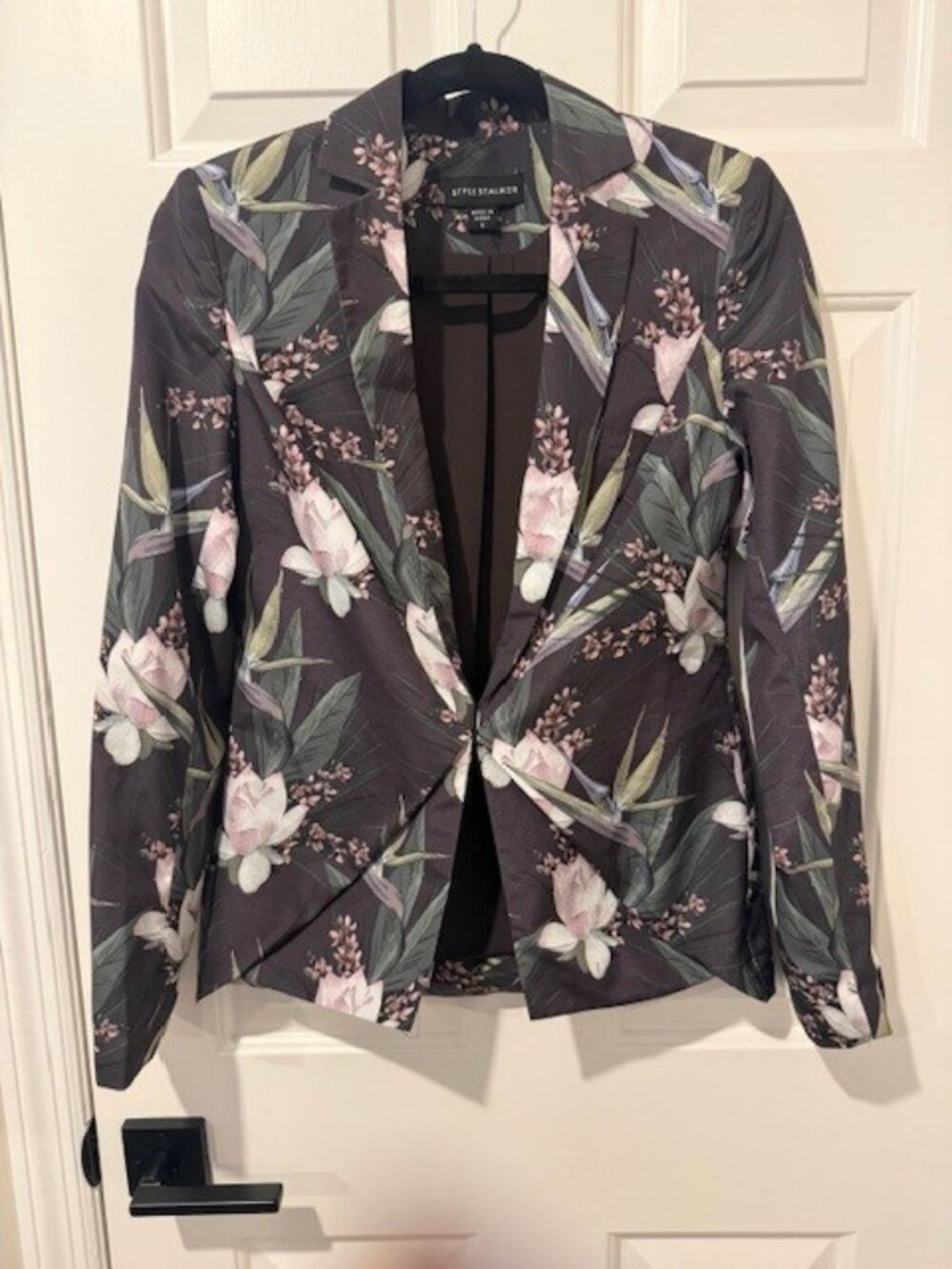 Adorable lightweight floral size small blazer